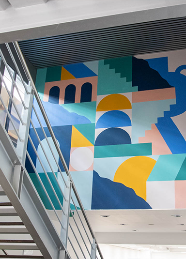 Projet Offside Studio. Renovation de l'espace étudiant de l'UCLY à Lyon Réalisation d'une fresque par Thomas Lateur, artiste peintre à Lyon